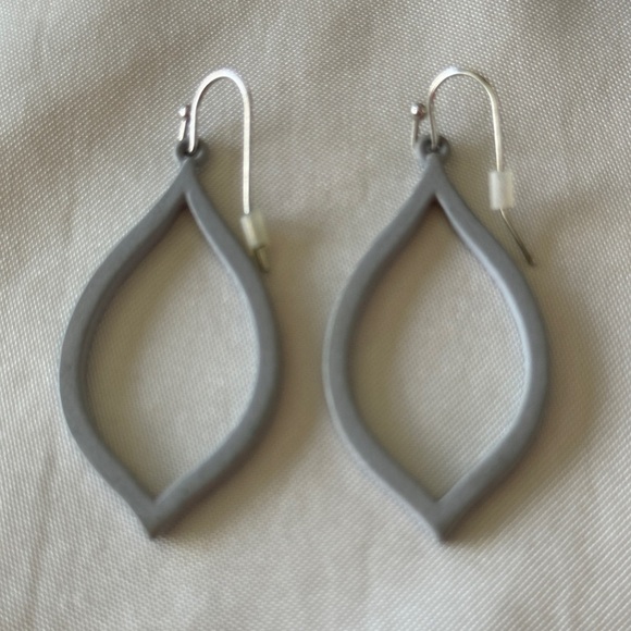 Elegant Gray Hollow Leaf Dangle Fishhook Earrings - Picture 2 of 8